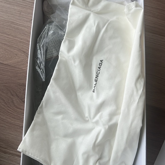 Authentic Balenciaga Race Runner sneakers size 8 - Picture 6 of 8